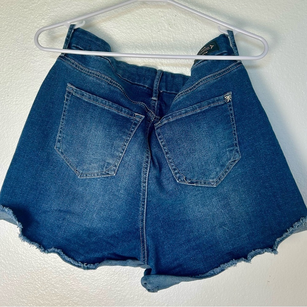 Nanette Lepore Blue Jean Shorts Distressed Raw-Edge Hem - Picture 4 of 6